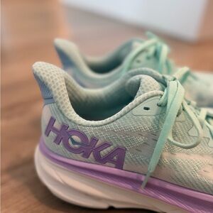 Like New! HOKA Clifton 9 Running Shoes Mint/Lilac - 9B